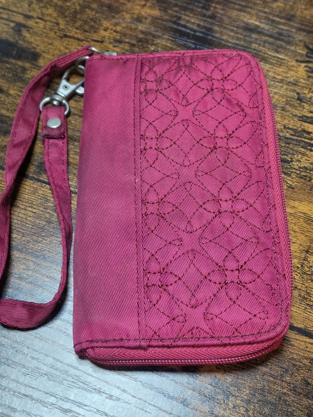 Travelon Quilted Wristlet Wallet in Raspberry